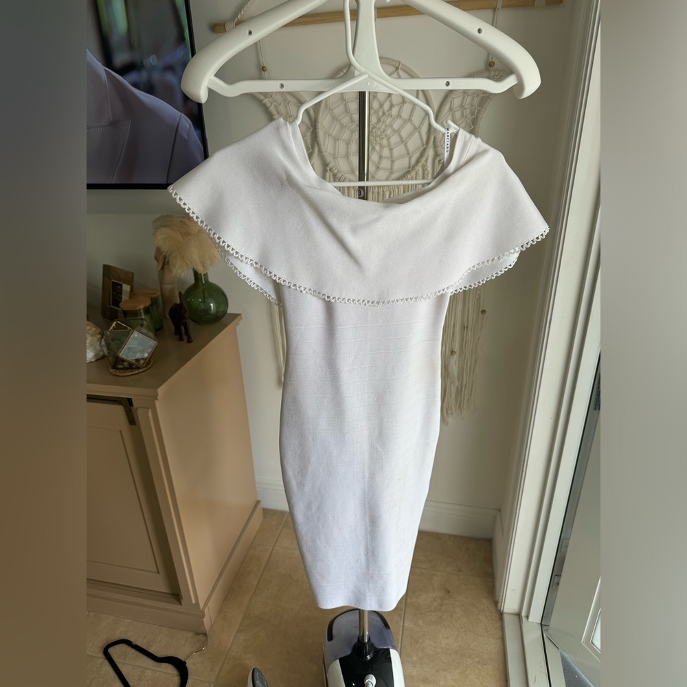 Marciano off the shoulder center dress white
